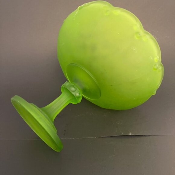 Vintage Indiana Glass Gartland Green Pedestal Teardrop Scalloped 8in Bowl - Picture 7 of 9